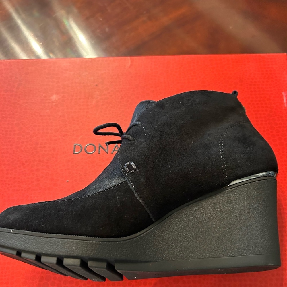 New in box Donald Pliner size 5 1/2 wedge calf suede black bootie